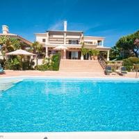 Вилла на второй линии моря/озера, в пригороде в Португалии, Албуфейра, 518 кв.м.