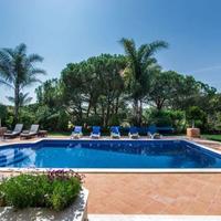 Вилла на второй линии моря/озера, в пригороде в Португалии, Албуфейра, 372 кв.м.