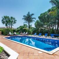 Вилла на второй линии моря/озера, в пригороде в Португалии, Албуфейра, 372 кв.м.