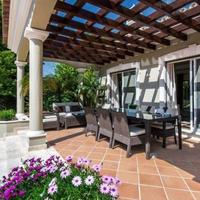 Вилла на второй линии моря/озера, в пригороде в Португалии, Албуфейра, 372 кв.м.