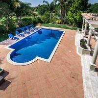 Вилла на второй линии моря/озера, в пригороде в Португалии, Албуфейра, 372 кв.м.