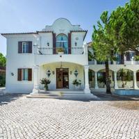 Вилла на второй линии моря/озера, в пригороде в Португалии, Албуфейра, 660 кв.м.