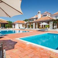 Вилла на второй линии моря/озера, в пригороде в Португалии, Албуфейра, 660 кв.м.