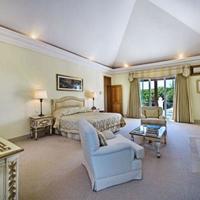 Вилла на второй линии моря/озера, в пригороде в Португалии, Албуфейра, 660 кв.м.