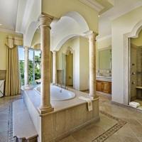 Вилла на второй линии моря/озера, в пригороде в Португалии, Албуфейра, 660 кв.м.