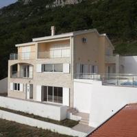 Villa at the first line of the sea / lake, in the suburbs in Montenegro, Budva, Przno, 590 sq.m.