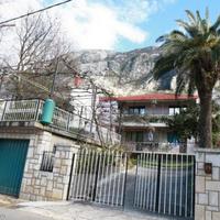 Villa at the first line of the sea / lake, in the suburbs in Montenegro, Kotor, 220 sq.m.