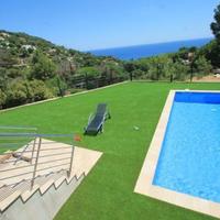 Дом на первой линии моря/озера в Испании, Каталония, Жирона, 340 кв.м.