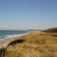 Земельный участок на первой линии моря/озера, в пригороде в Болгарии, Добричская область