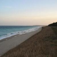 Земельный участок на первой линии моря/озера, в пригороде в Болгарии, Добричская область