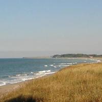 Земельный участок на первой линии моря/озера, в пригороде в Болгарии, Добричская область