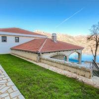 Villa at the first line of the sea / lake, in the suburbs in Montenegro, Tivat, 300 sq.m.