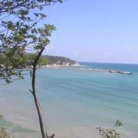 Земельный участок на второй линии моря/озера, в пригороде в Болгарии, Варненская область, Елените