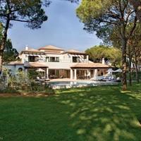 Вилла на второй линии моря/озера, в пригороде в Португалии, Албуфейра, 306 кв.м.