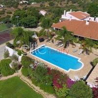 Вилла на второй линии моря/озера, в пригороде в Португалии, Албуфейра, 640 кв.м.