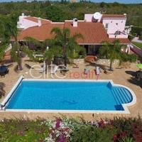 Вилла на второй линии моря/озера, в пригороде в Португалии, Албуфейра, 640 кв.м.