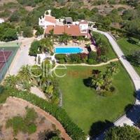 Вилла на второй линии моря/озера, в пригороде в Португалии, Албуфейра, 640 кв.м.