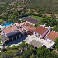 Вилла на второй линии моря/озера, в пригороде в Португалии, Албуфейра, 640 кв.м.