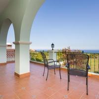 Вилла на первой линии моря/озера, в пригороде в Португалии, Албуфейра, 358 кв.м.