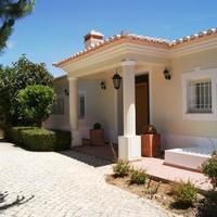 Вилла на второй линии моря/озера, в пригороде в Португалии, Албуфейра, 347 кв.м.