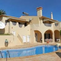 Вилла на второй линии моря/озера, в пригороде в Португалии, Албуфейра, 450 кв.м.