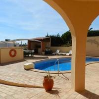 Вилла на второй линии моря/озера, в пригороде в Португалии, Албуфейра, 450 кв.м.