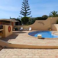 Вилла на второй линии моря/озера, в пригороде в Португалии, Албуфейра, 450 кв.м.