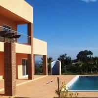 Вилла на второй линии моря/озера, в пригороде в Португалии, Албуфейра, 338 кв.м.