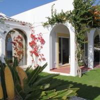 Вилла на второй линии моря/озера, в пригороде в Португалии, Албуфейра, 231 кв.м.