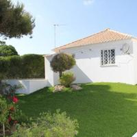 Вилла на второй линии моря/озера, в пригороде в Португалии, Албуфейра, 231 кв.м.