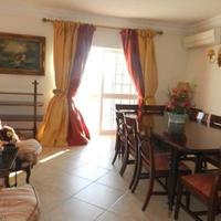 Вилла на второй линии моря/озера, в пригороде в Португалии, Албуфейра, 330 кв.м.