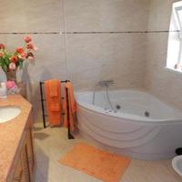 Вилла на второй линии моря/озера, в пригороде в Португалии, Албуфейра, 330 кв.м.