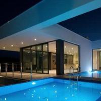 Вилла на второй линии моря/озера, в пригороде в Португалии, Албуфейра, 474 кв.м.