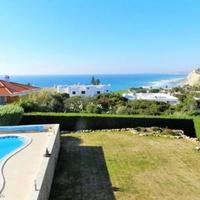 Вилла на второй линии моря/озера, в пригороде в Португалии, Албуфейра, 341 кв.м.