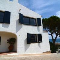 Вилла на первой линии моря/озера в Испании, Каталония, Жирона, 246 кв.м.