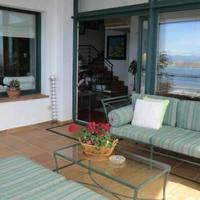 Дом на первой линии моря/озера в Испании, Каталония, Жирона, 413 кв.м.