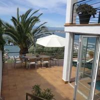 Дом на первой линии моря/озера в Испании, Каталония, Жирона, 413 кв.м.