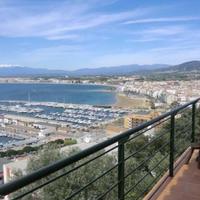 Дом на первой линии моря/озера в Испании, Каталония, Жирона, 413 кв.м.