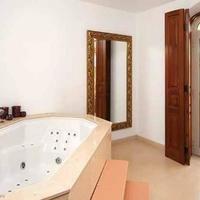 Villa at the second line of the sea / lake, in the suburbs in Portugal, Albufeira, 594 sq.m.