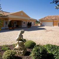 Villa at the second line of the sea / lake, in the suburbs in Portugal, Albufeira, 790 sq.m.