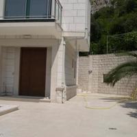 Вилла на второй линии моря/озера, в пригороде в Черногории, Будва, Пржно, 250 кв.м.