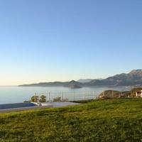 Villa at the first line of the sea / lake, in the suburbs in Montenegro, Budva, Przno, 300 sq.m.