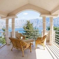 Вилла на второй линии моря/озера, в пригороде в Черногории, Котор, 670 кв.м.