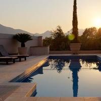 Вилла на первой линии моря/озера, в пригороде в Черногории, Котор, 388 кв.м.