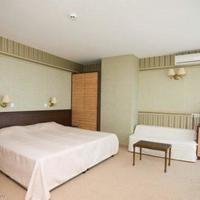 Hotel at the second line of the sea / lake, in the suburbs in Bulgaria, Burgas Province, Elenite, 550 sq.m.