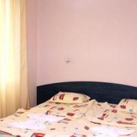 Отель (гостиница) на второй линии моря/озера, в пригороде в Болгарии, Бургасская область, Елените