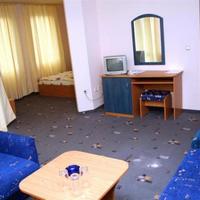 Отель (гостиница) на второй линии моря/озера, в пригороде в Болгарии, Бургасская область, Елените