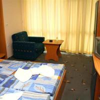 Отель (гостиница) на второй линии моря/озера, в пригороде в Болгарии, Бургасская область, Елените