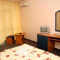 Отель (гостиница) на второй линии моря/озера, в пригороде в Болгарии, Бургасская область, Елените