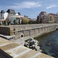 Hotel at the first line of the sea / lake, in the suburbs in Bulgaria, Burgas Province, Elenite